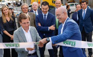 Corte de la cinta por parte del alcalde de Madrid