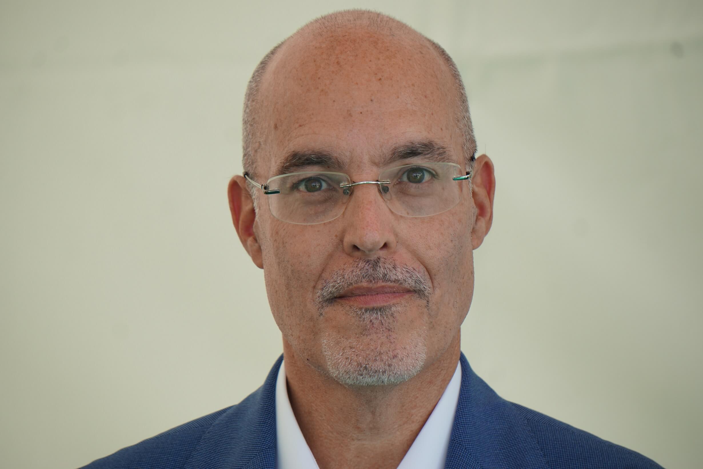 "El vehículo eléctrico: situación actual y vector de eficiencia energética", tribuna de Arturo Pérez de Lucía