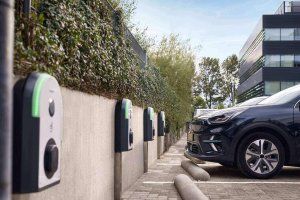 Schneider Electric transforma la gestión de edificios con los cargadores de vehículo eléctrico EVlink Pro AC