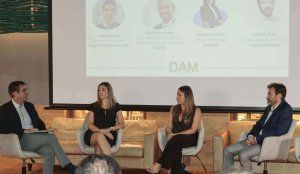 Los participantes en la primera mesa redonda