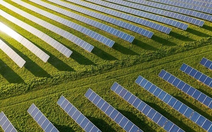 El sector de la energía solar empleó en 2022 a 197.383 personas en España