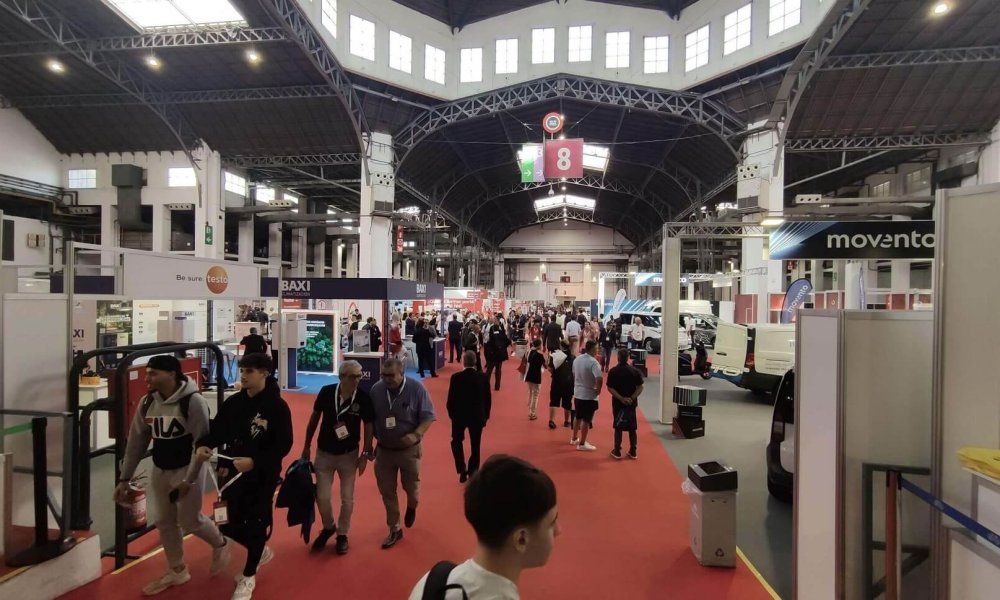 Una vista general de los pasillos de la feria