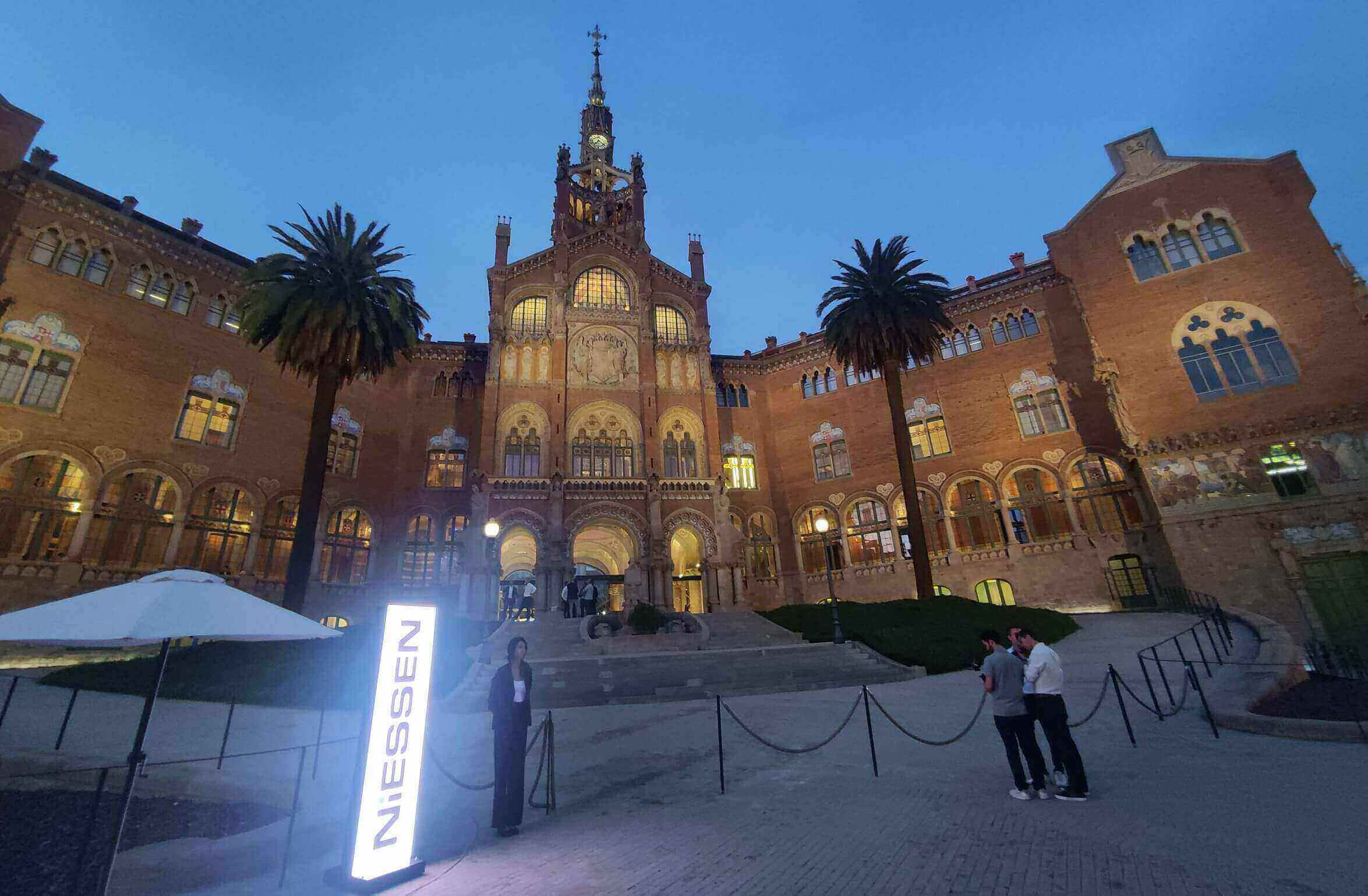 Niessen culmina en Barcelona la presentación de Alba, con la serie de eventos “Protagonistas del mañana”