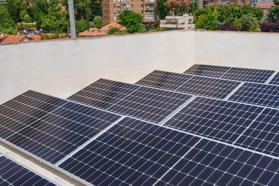 Una instalación promedio de autoconsumo doméstico supone una inversión de 6.646 euros y se amortiza en 6 años