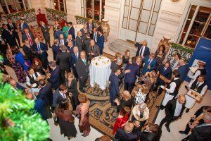 Un momento del cóctel previo a la cena