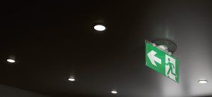 Ura Next y Ura Spot Pro, luminarias emergencias de Legrand, amplían su gama al color negro