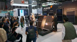 Pedro Sánchez inaugura una nueva edición de Genera que se estrena con pasillos y stands llenos de profesionales