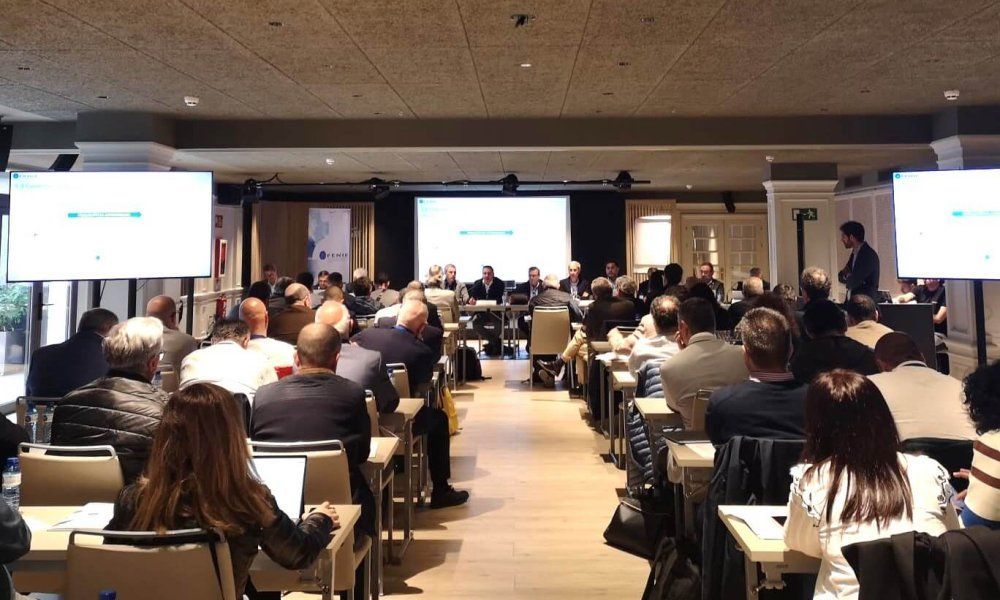 Confemetal recuerda a Fenie la opción de incorporar aprendices a las empresas instaladoras de manera dual