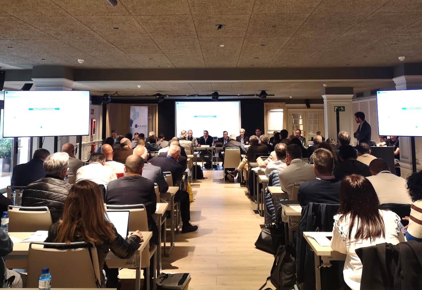 Confemetal recuerda a Fenie la opción de incorporar aprendices a las empresas instaladoras de manera dual