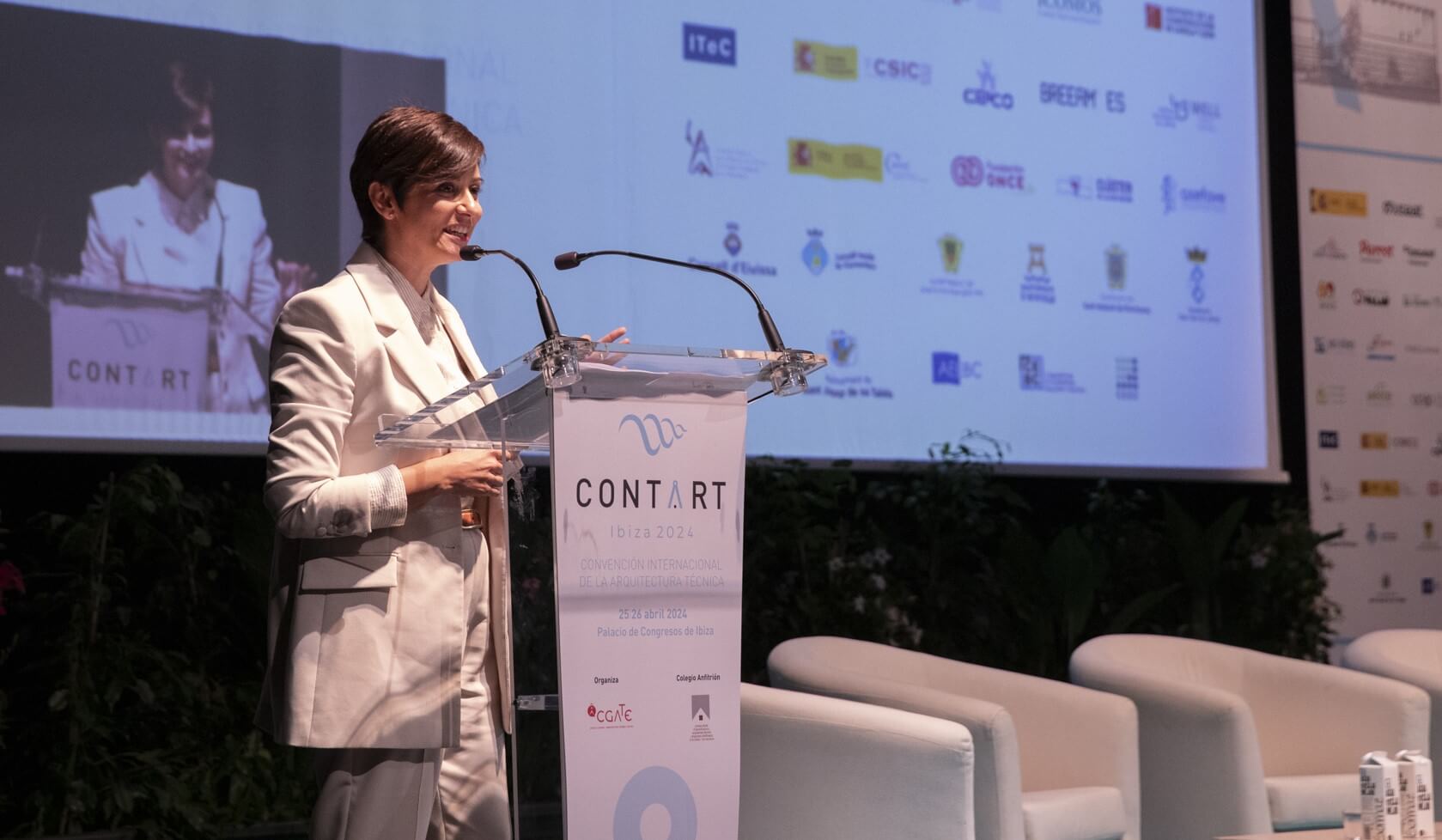 “España debe ser ambiciosa en la transposición de la Directiva Europea de Eficiencia Energética de Edificios”, asegura la ministra de Vivienda