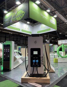 Schneider Electric estrena EVlink Pro DC 180kW, nueva estación de carga rápida para vehículos eléctricos