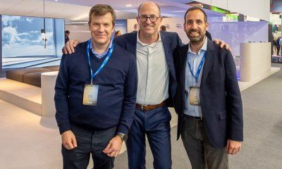 De izquierda a derecha, Esteban Bretcha, CEO de Simon; Martin Frechen, director gerente de Steinel; y Marc Pérez, director gerente de Simon EMEA