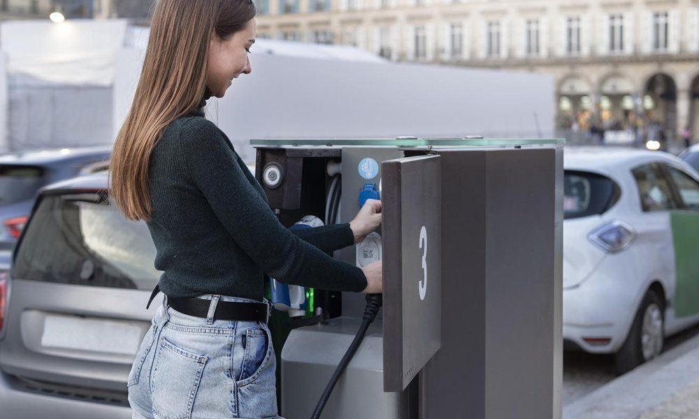 Aedive anuncia que los puntos de recarga públicos operativos han crecido un 40 % en lo que va de 2024
