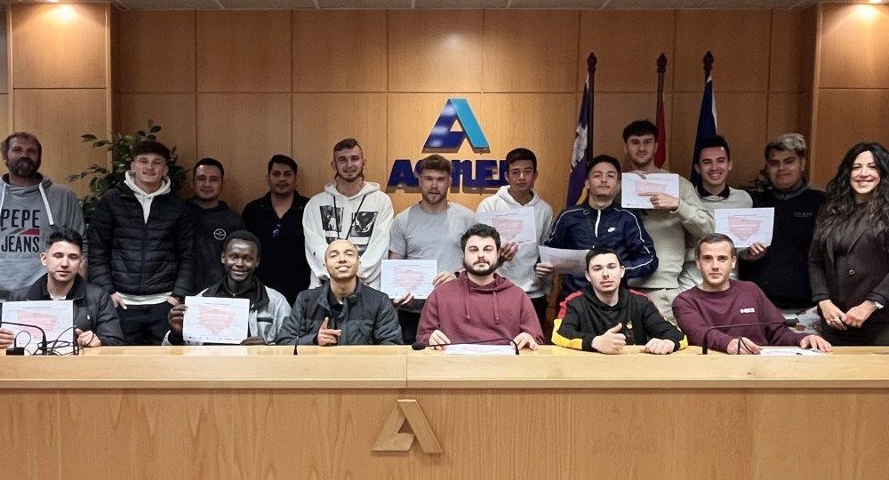 100 % de empleabilidad para 16 recién titulados en iniciación en instalaciones fotovoltaicas