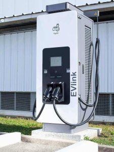 Schneider Electric estrena EVlink Pro DC 180kW, nueva estación de carga rápida para vehículos eléctricos