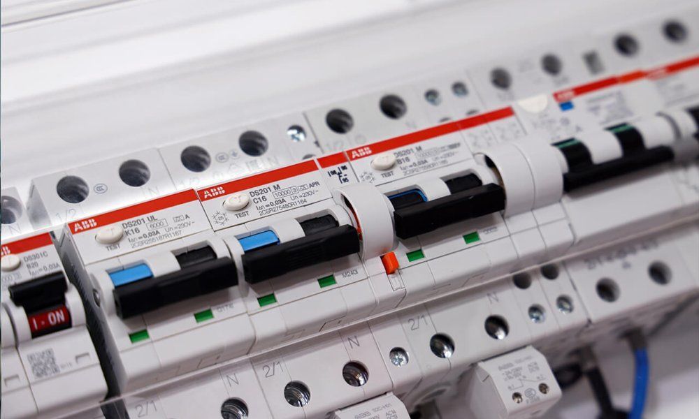 El primer magnetotérmico rearmable de ABB cumple 100 años