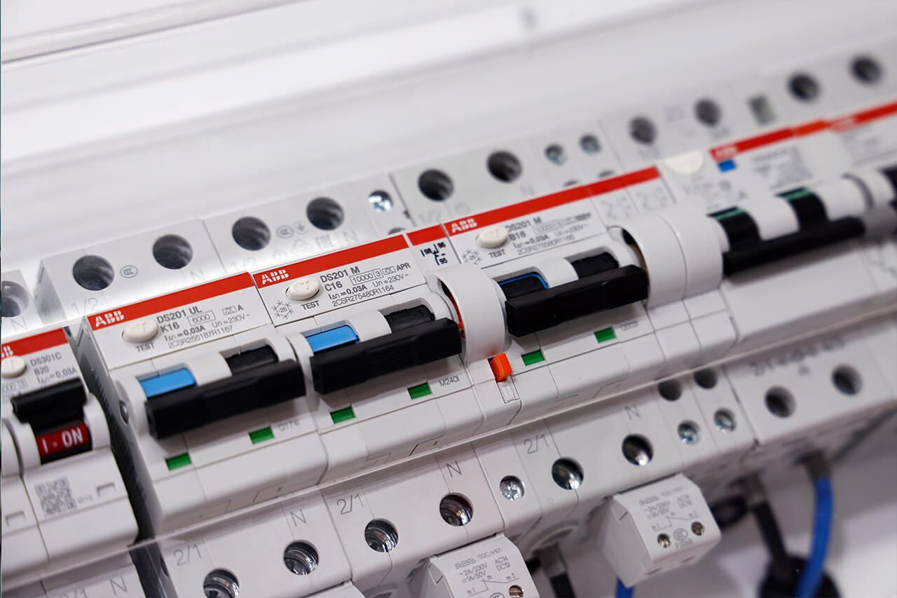 El primer magnetotérmico rearmable de ABB cumple 100 años