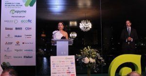 María Teresa Cubero, presidenta de Epyme, se dirige a los invitados a la Cena de Gala