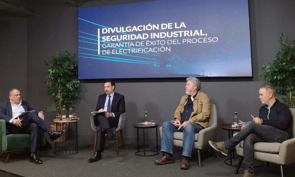 Fenie presenta el nuevo manual de usuario de instalaciones eléctricas en una jornada online