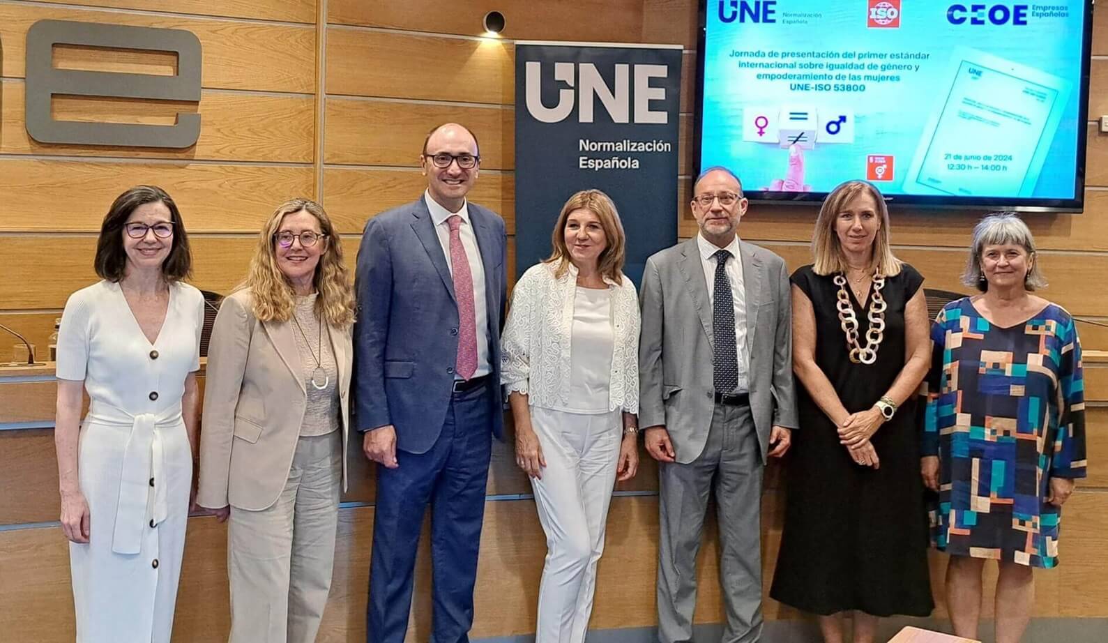 UNE y CEOE presentan el primer estándar global de igualdad de género