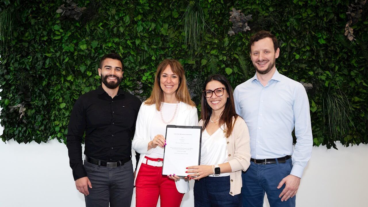 ABB y Cleanwatts firman un acuerdo para acelerar la gestión inteligente de la energía en comunidades y edificios