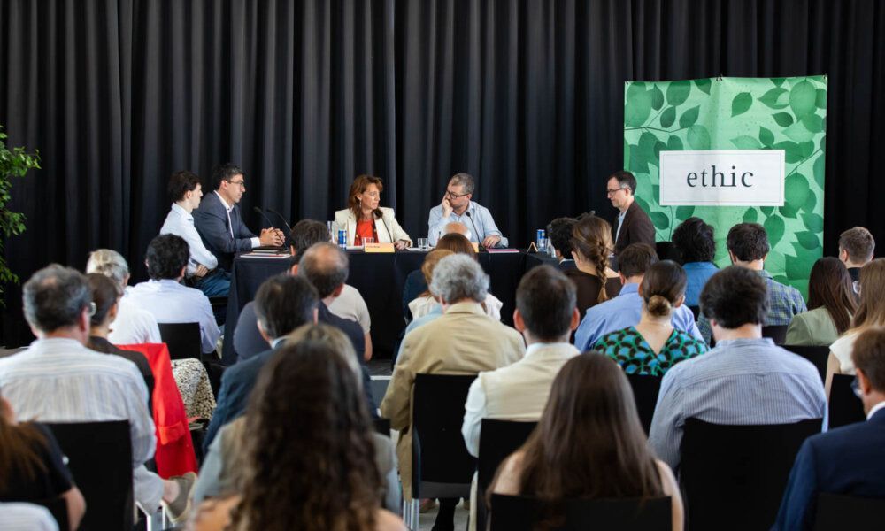 Los expertos debaten sobre las alternativas para impulsar la movilidad eléctrica