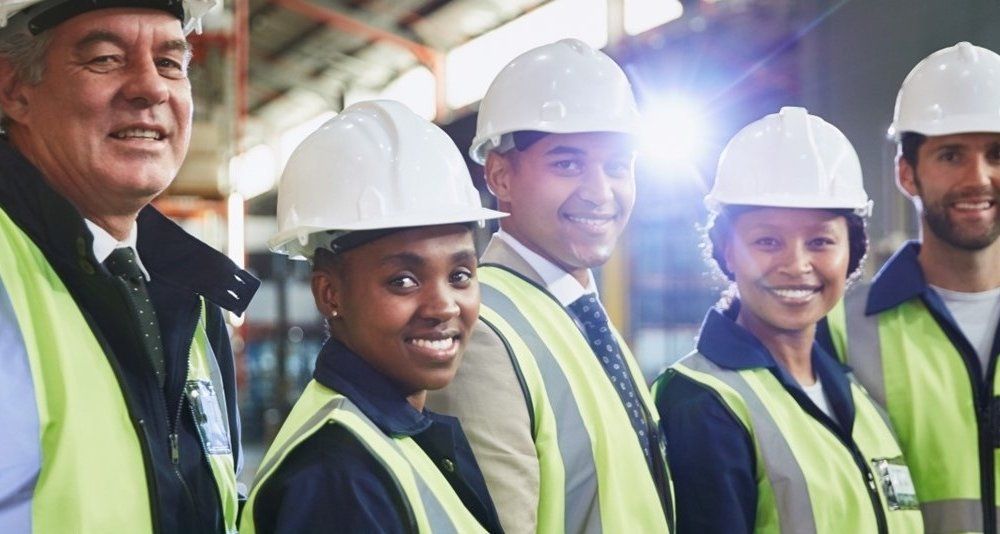 Schneider Electric avanza en el compromiso para promover salarios dignos