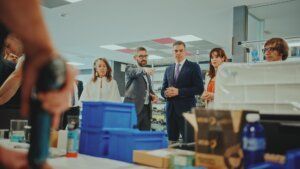 El presidente del Gobierno, Pedro Sánchez visita las instalaciones de Veltium