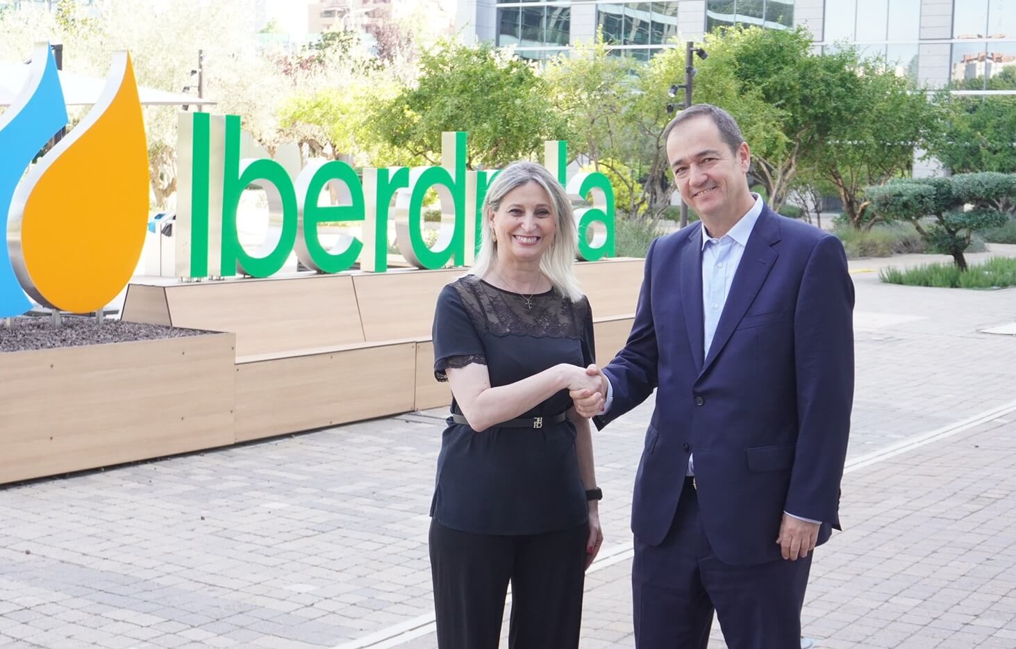 Agremia e Iberdrola se alían para impulsar la descarbonización a través de los CAEs