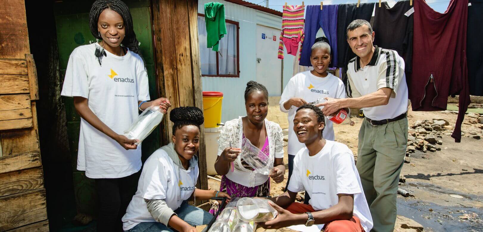 Schneider Electric y su Fundación se unen a Enactus para promover el emprendimiento entre los jóvenes