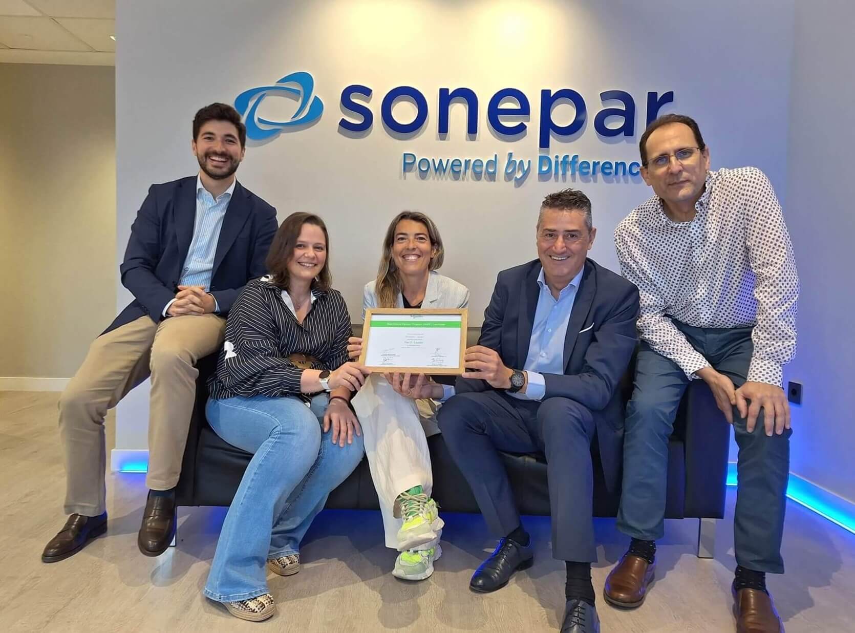Sonepar España obtiene la certificación digital Leader de Schneider Electric