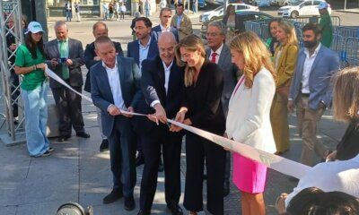 Un momento del corte de la cinta inaugural del certamen