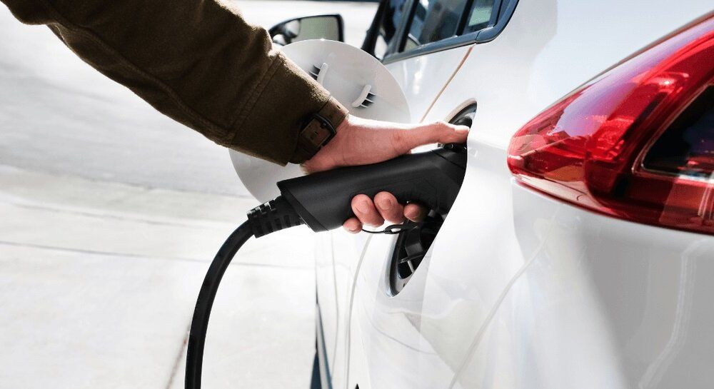 Las recargas de vehículos eléctricos en España aumentan un 75 % durante el verano