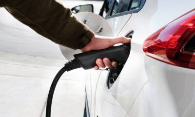 Las recargas de vehículos eléctricos en España aumentan un 75 % durante el verano