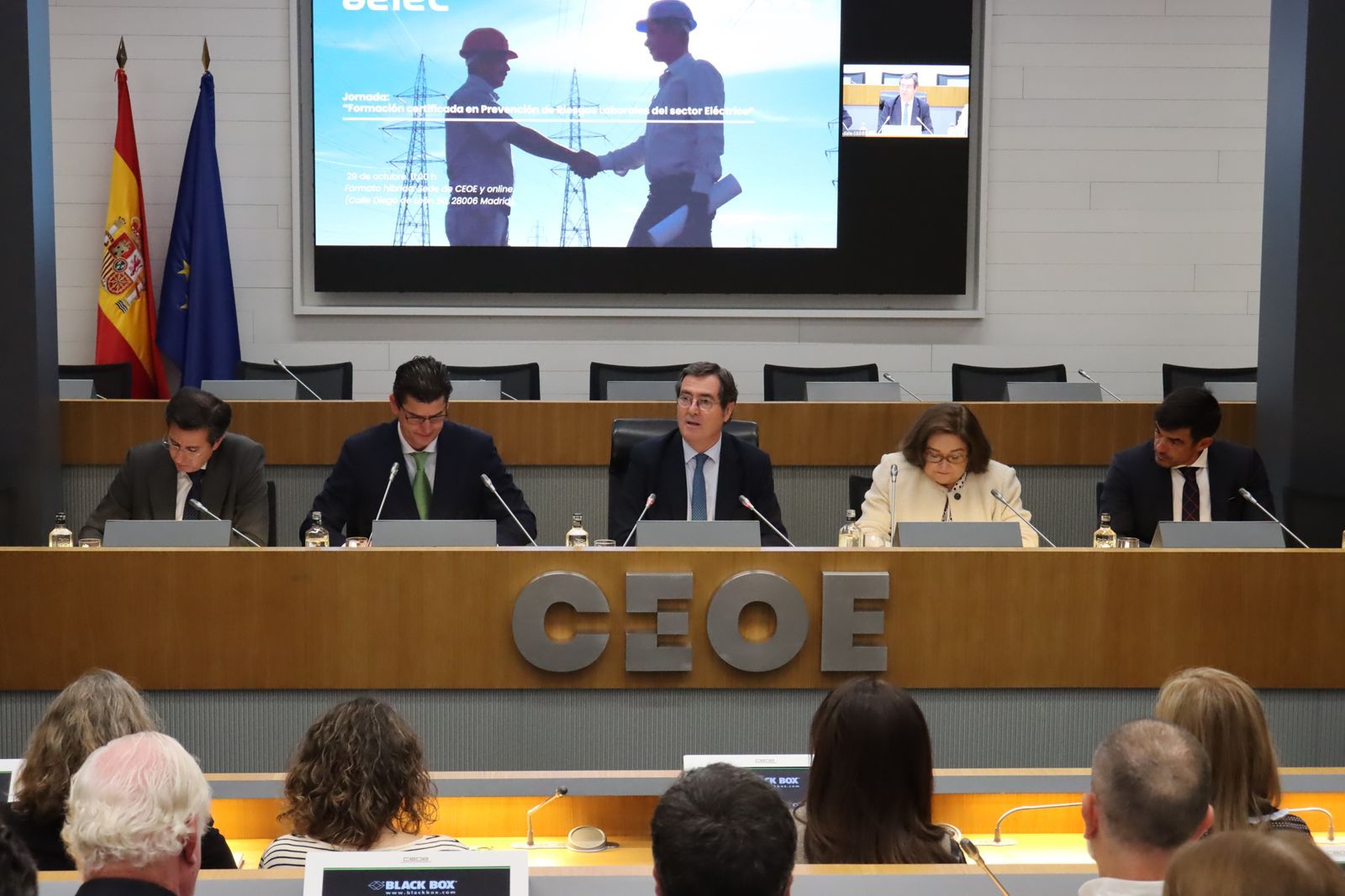 aelēc actualiza el estándar formativo en PRL que será imprescindible para trabajar con las compañías eléctricas