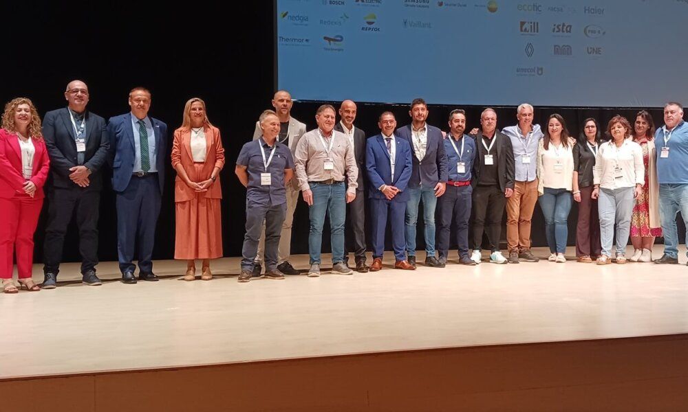 Imagen final de grupo de los organizadores