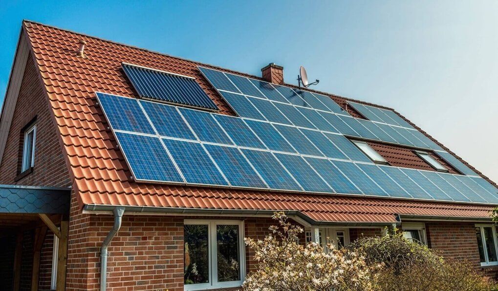 Un estudio señala que el ahorro medio con autoconsumo doméstico supera los 1.000 euros al año en la factura