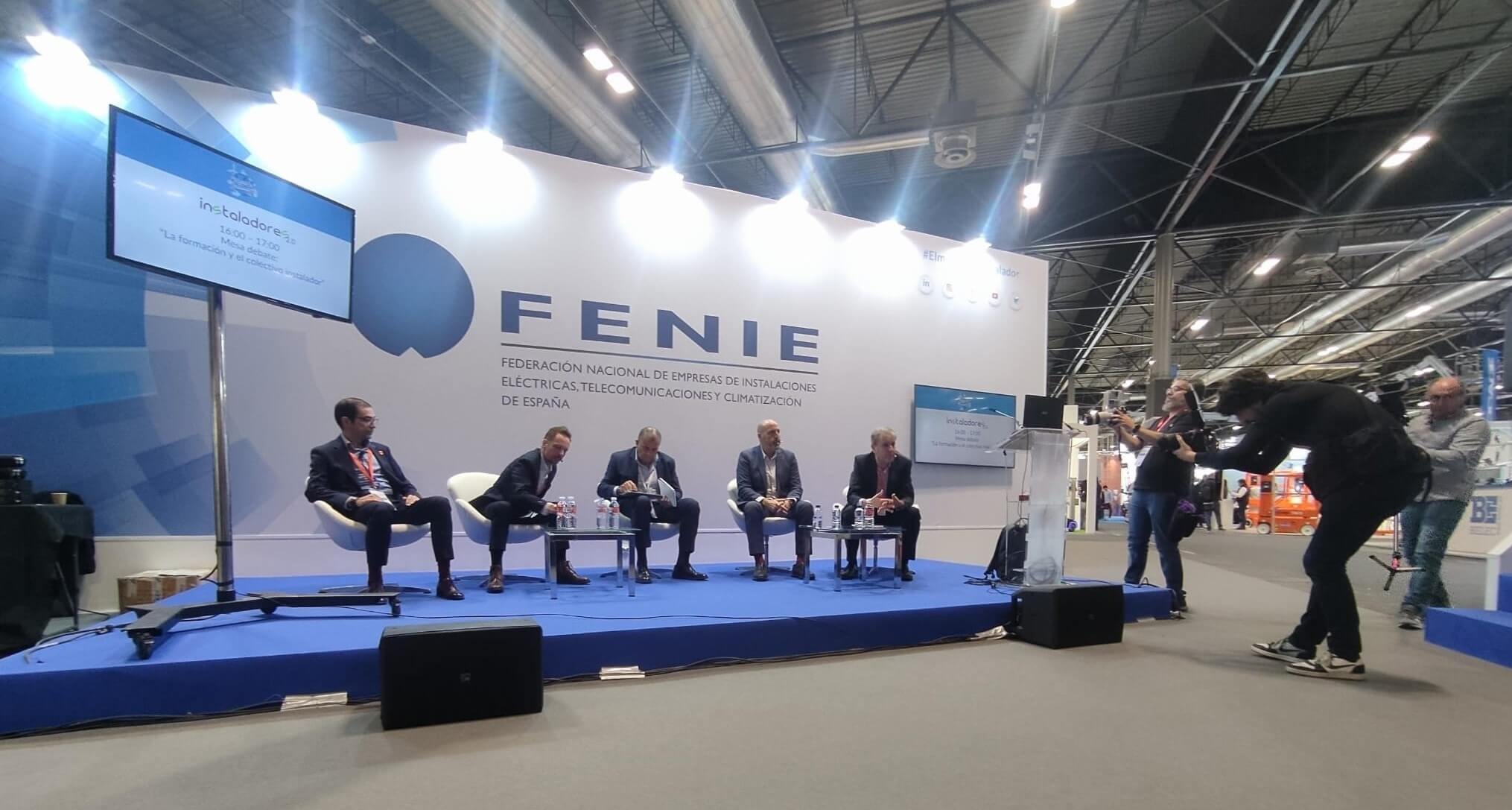 Instaladores 2.0 modera un debate de Fenie sobre la relevancia del asociacionismo