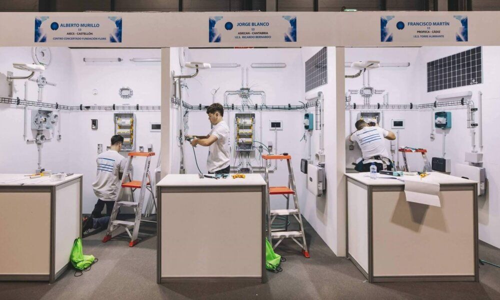 Fenie y los patrocinadores del Concurso de Jóvenes Instaladores donan a los centros de FP parte del material empleado en el certamen