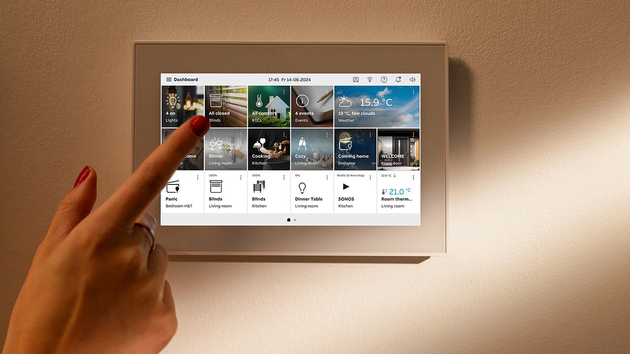 ABB presenta OneTouch 7”, único panel para la automatización del hogar y la comunicación por videoportero