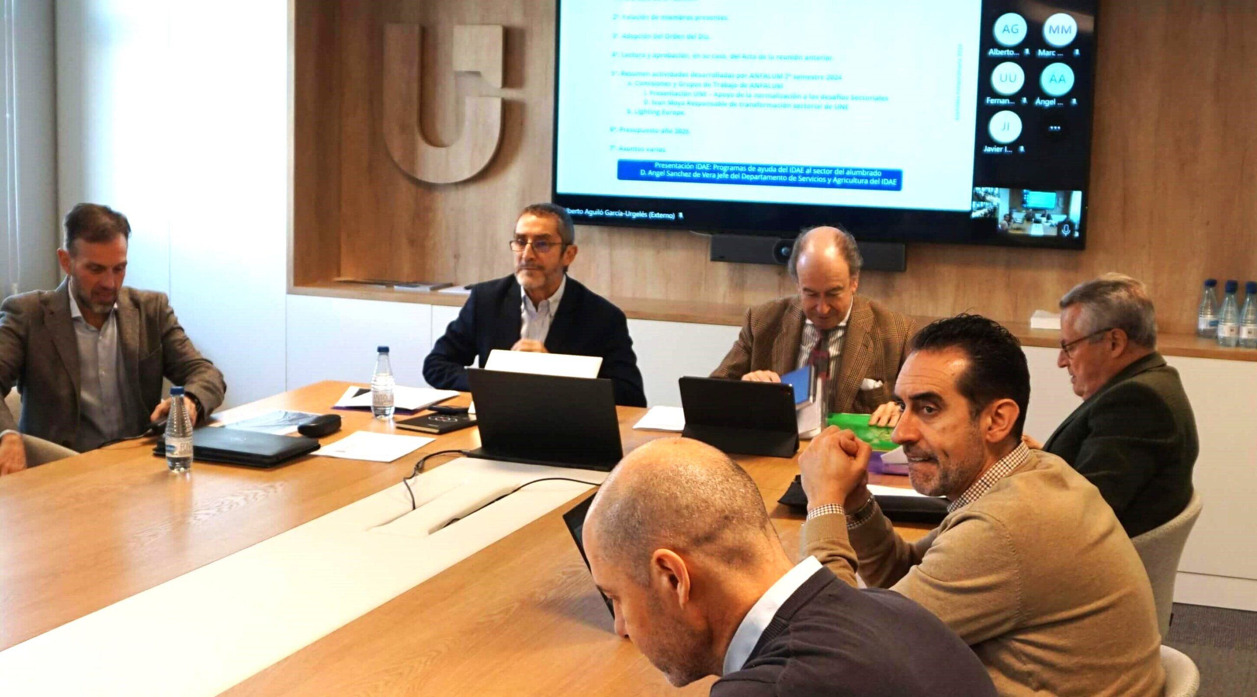 Francisco Pardeiro, presidente de Anfalum, y Alfredo Berges, secretario general, durante la asamblea