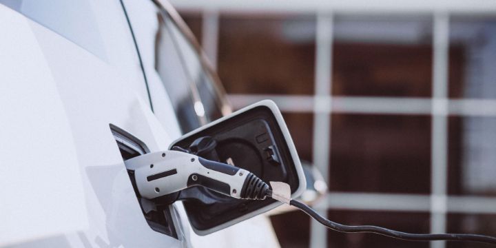 Fegicat llama a revisar la normativa para infraestructuras de recarga de vehículos eléctricos en Cataluña