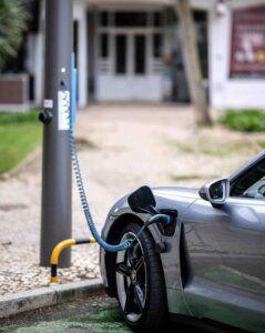 Farolas que se transforman en cargadores para vehículos eléctricos de la mano de Galp