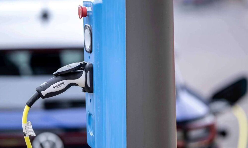 Farolas que se transforman en cargadores para vehículos eléctricos de la mano de Galp