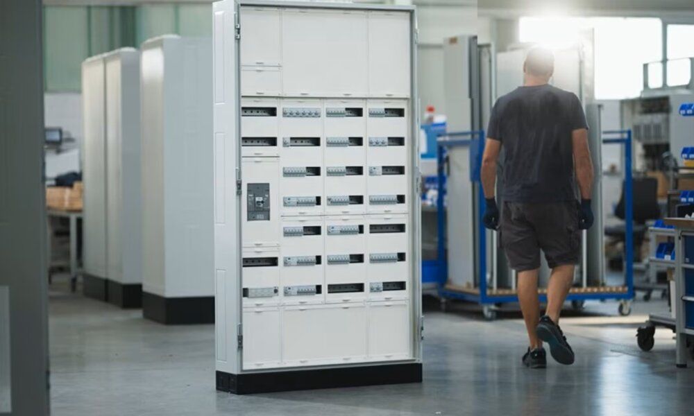 Hager presenta su modelo de armario Univers, simple y seguro