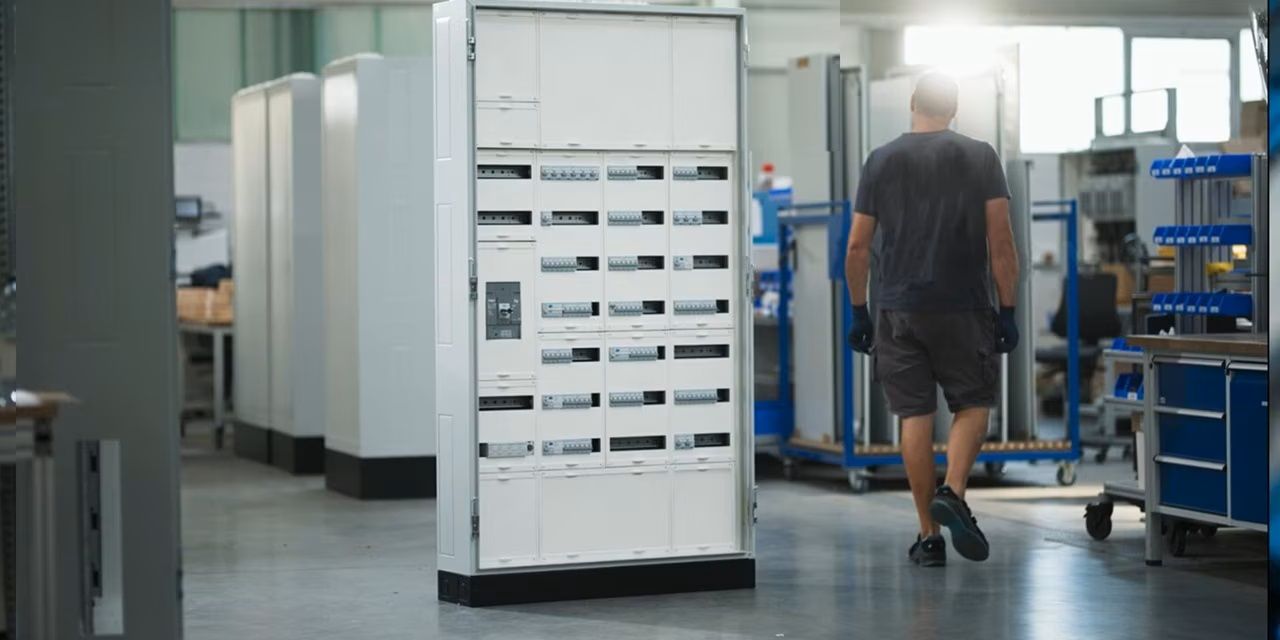 Hager presenta su modelo de armario Univers, simple y seguro