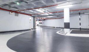 Ledvance moderniza con tubos LED regulables la iluminación del aparcamiento de Plaza Urquinaona, en Barcelona