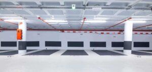 Ledvance moderniza con tubos LED regulables la iluminación del aparcamiento de Plaza Urquinaona, en Barcelona