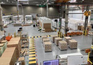 Schneider Electric aumenta la capacidad de producción de su mayor fábrica de centros de datos en Europa