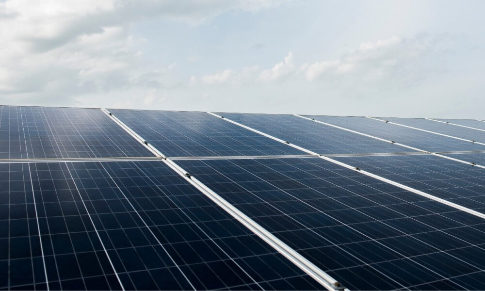 Cómo lograr el abono de los excedentes de energía impagados de una instalación solar tras cambiar de comercializadora